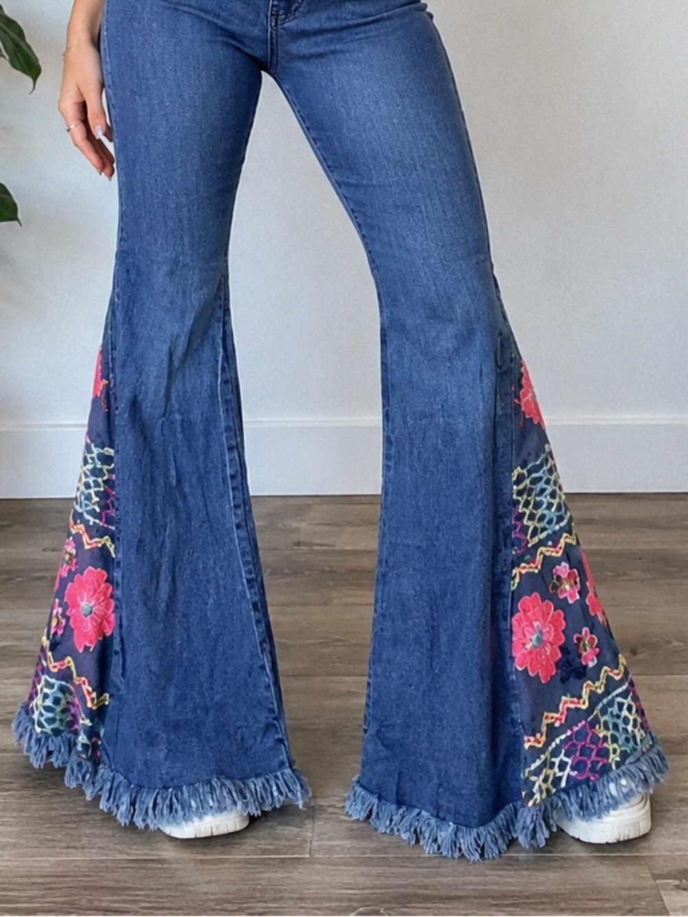 Judith March Jeans Women Large Embroidered Flare Bell Bottom Pull On